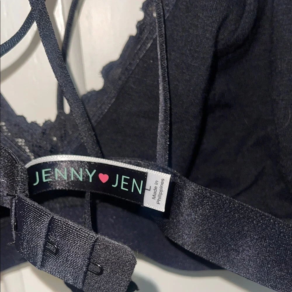 Elegant Black Lace Strappy Bralette‎